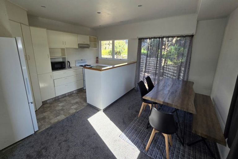 Photo of property in 88 Chivalry Road, Glenfield, Auckland, 0629
