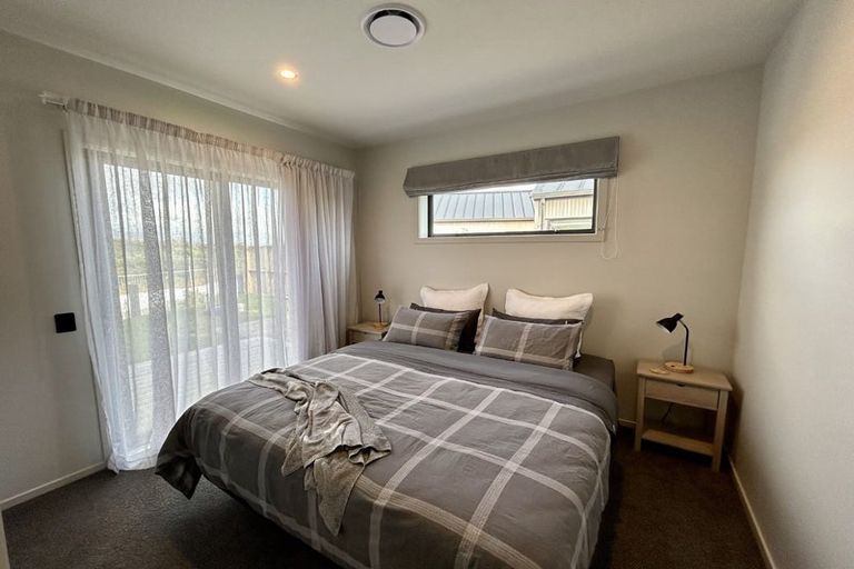 Photo of property in 8 Mirek Street, Waikanae, 5036