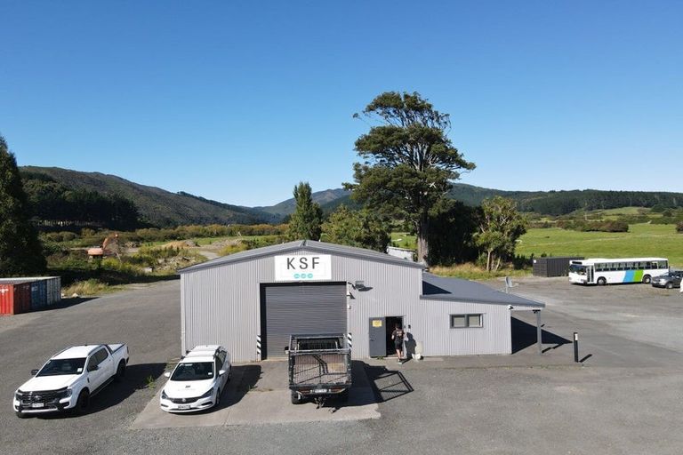 Photo of property in 1684 State Highway 2, Kaitoke, Upper Hutt, 5018