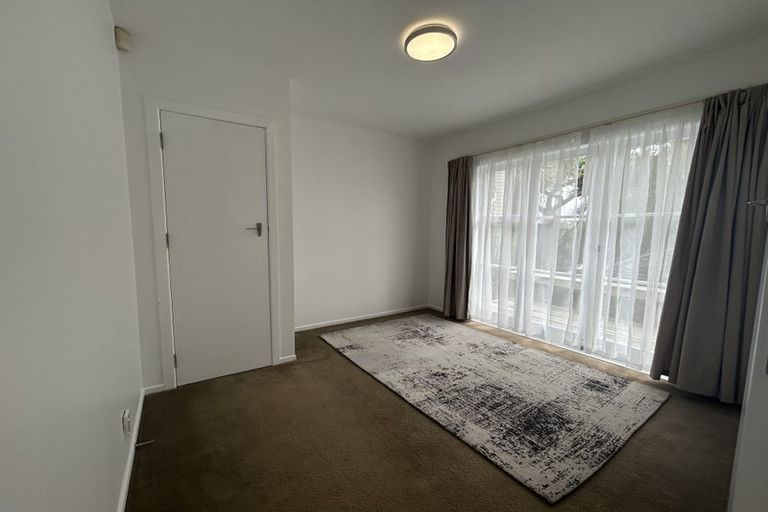 Photo of property in 1/7 Merton Avenue, Glenfield, Auckland, 0627
