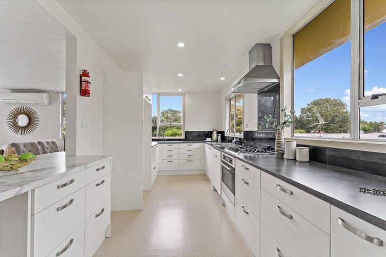 Photo of property in 4 Chibnall Place, Conifer Grove, Takanini, 2112