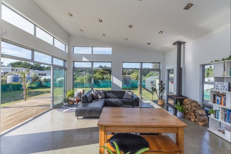 Photo of property in 42 Kent Avenue, Waitarere Beach, Levin, 5510