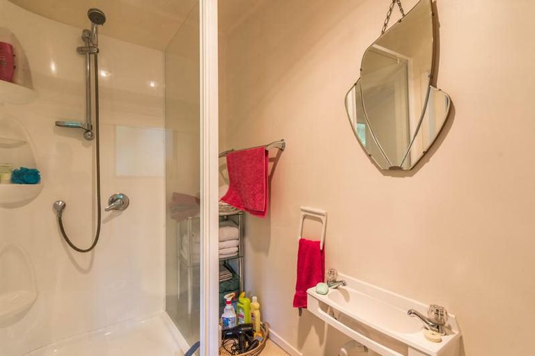 Photo of property in 15 Woodfern Crescent, Titirangi, Auckland, 0604