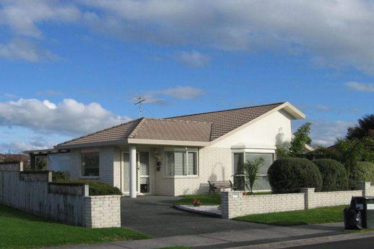 Photo of property in 23 Chalmers Close, Orewa, 0931