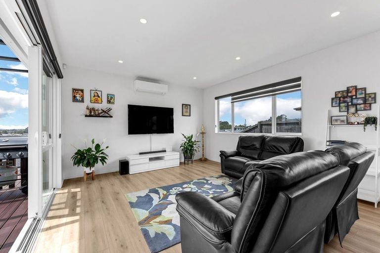 Photo of property in 66 Vinistra Road, Kumeu, 0810