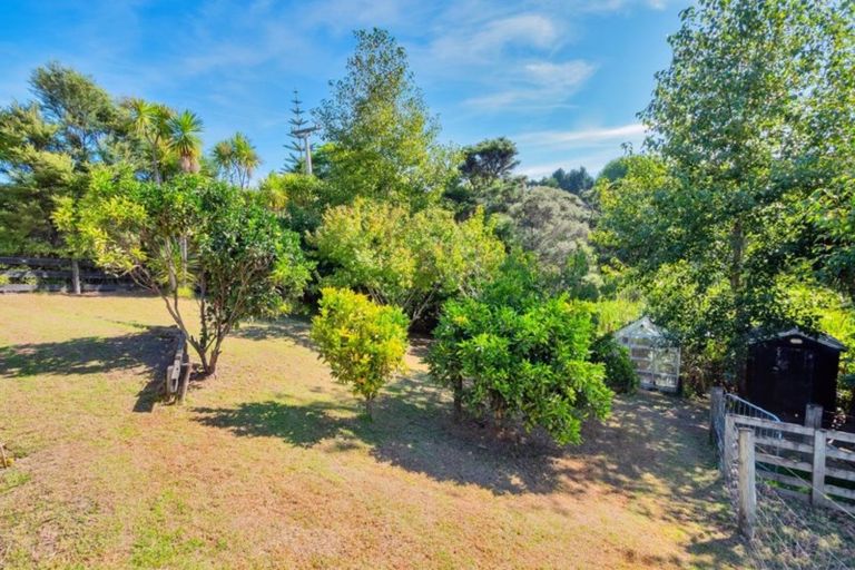 Photo of property in 2 Slater Road, South Head, Helensville, 0874