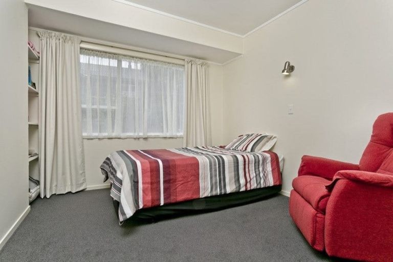Photo of property in 2/77 Stanaway Street, Hillcrest, Auckland, 0627