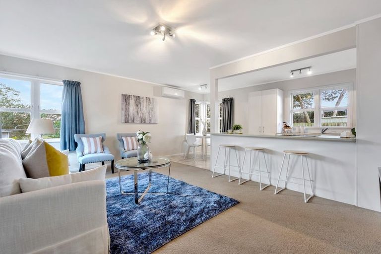 Photo of property in 60 Cobham Crescent, Kelston, Auckland, 0602