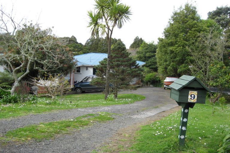 Photo of property in 9 Raroa Terrace, Waiatarua, Auckland, 0604