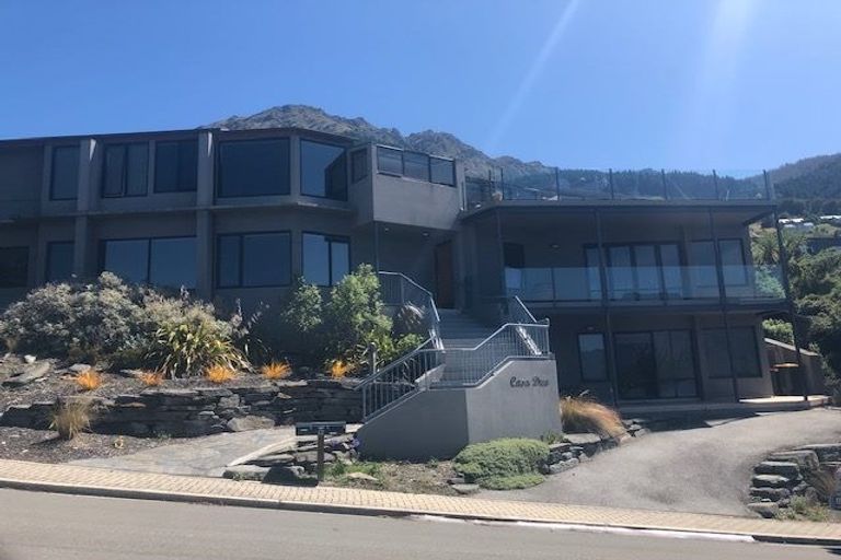 Photo of property in 12 Aspen Grove, Fernhill, Queenstown, 9300