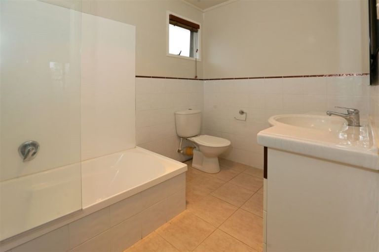 Photo of property in 20 Fitzwater Place, Henderson, Auckland, 0612