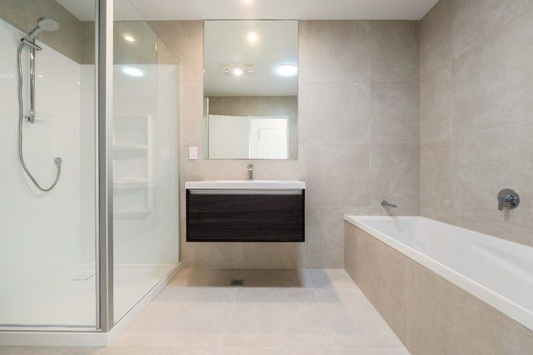 Photo of property in 2 Park Green Avenue, Rosehill, Papakura, 2113