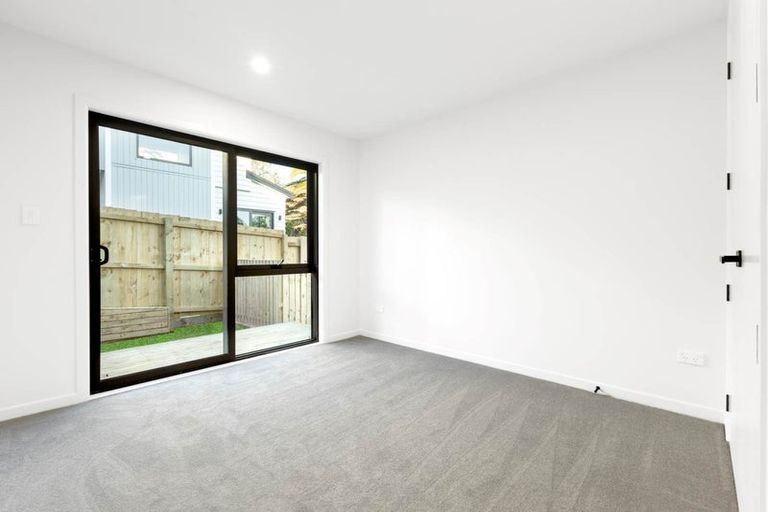 Photo of property in 69b Chivalry Road, Glenfield, Auckland, 0629