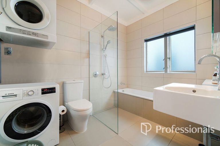 Photo of property in 42 Tui Street, Point Chevalier, Auckland, 1022