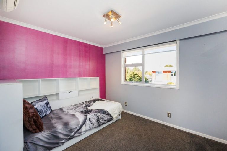 Photo of property in 1b Ruamahanga Crescent, Terrace End, Palmerston North, 4410