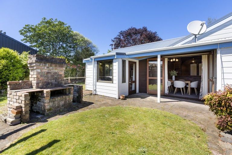Photo of property in 295 Mangorei Road, Merrilands, New Plymouth, 4312