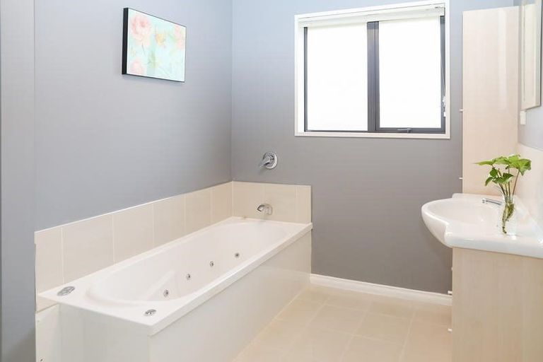 Photo of property in 1 White Hart Lane, Mosgiel, 9024