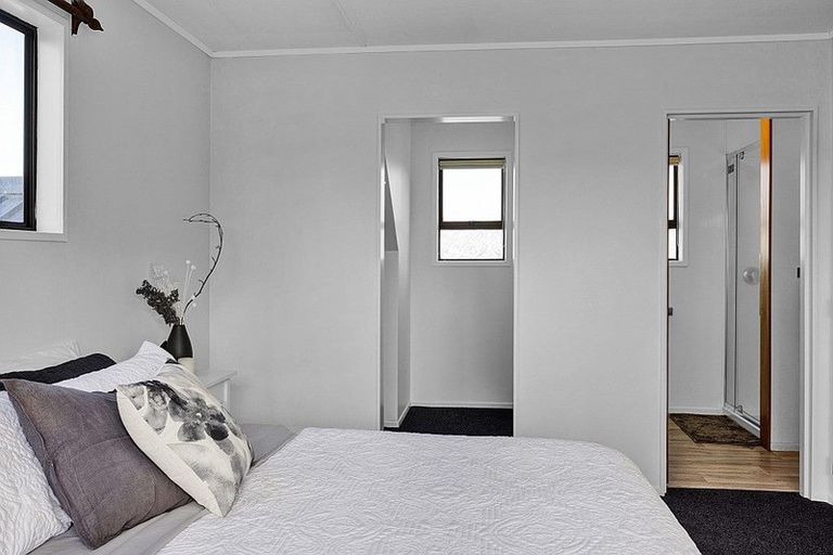 Photo of property in 11 Finer Place, Hawera, 4610