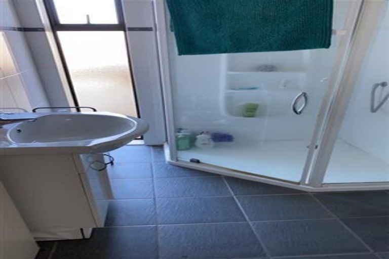 Photo of property in 9 Travis View Drive, Fairview Heights, Auckland, 0632