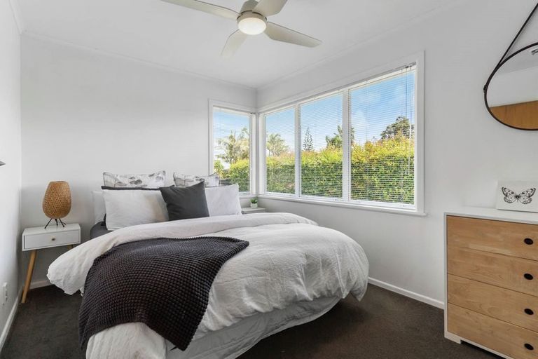 Photo of property in 70 Edgewater Drive, Pakuranga, Auckland, 2010