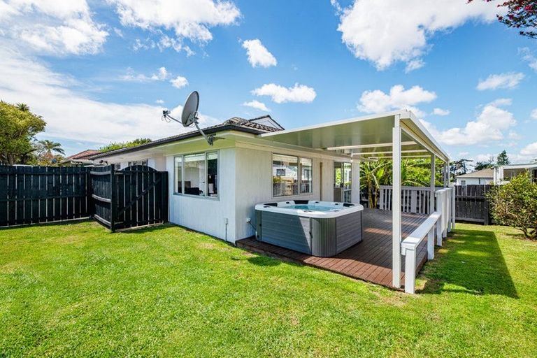 Photo of property in 2/59 Archibald Road, Kelston, Auckland, 0602