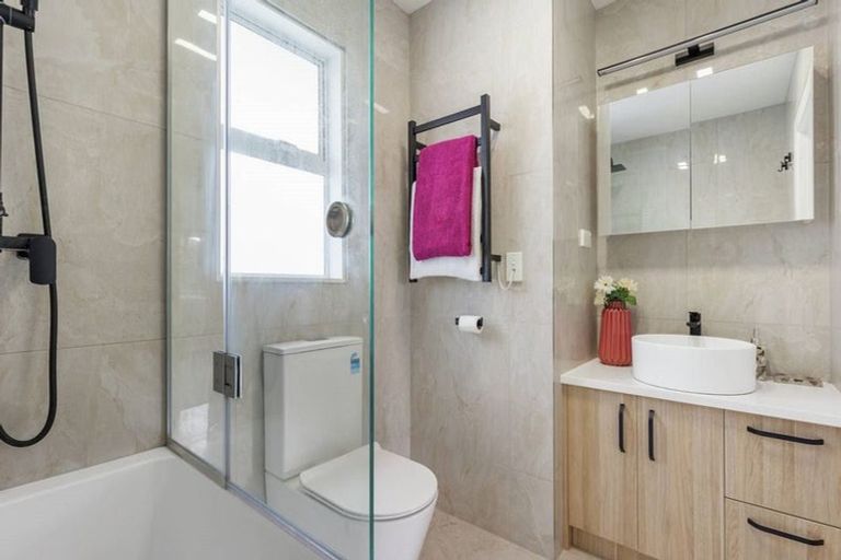 Photo of property in 48 Dale Crescent, Pakuranga, Auckland, 2010