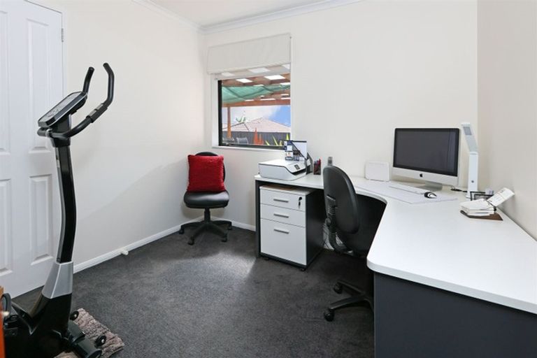 Photo of property in 3 Amesbury Rise, Henderson, Auckland, 0612