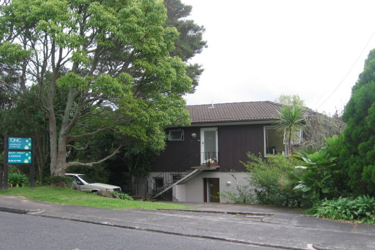 Photo of property in 37 West Lynn Road, Titirangi, Auckland, 0604