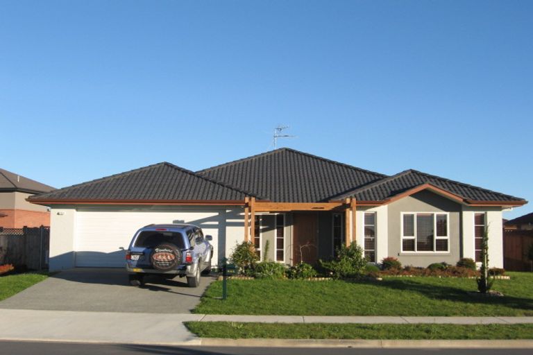 Photo of property in 28 Turnberry Drive, Wattle Downs, Auckland, 2103