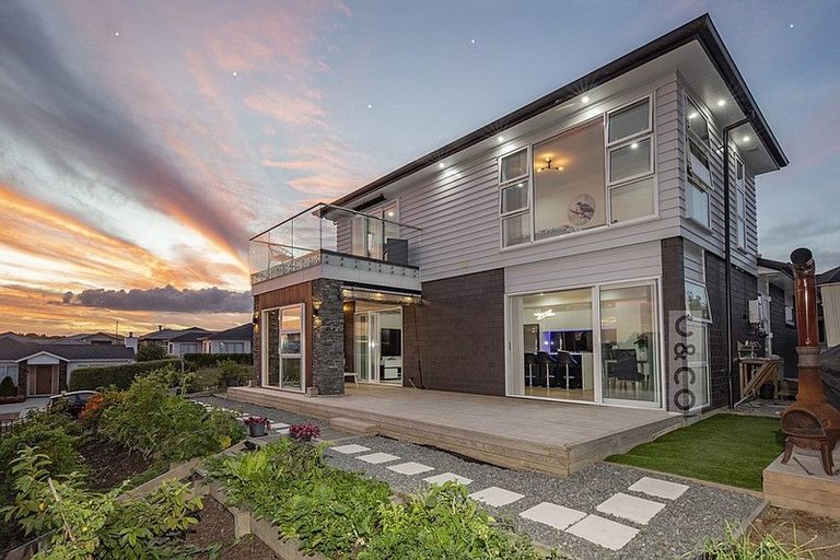 Photo of property in 2 Tauwaka Crescent, Riverhead, 0820