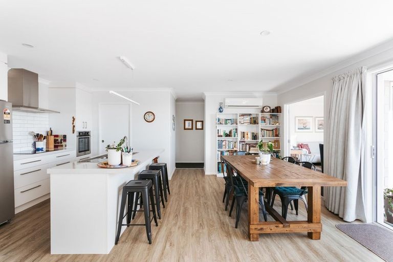 Photo of property in 77 Bert Wall Drive, Omokoroa, 3114