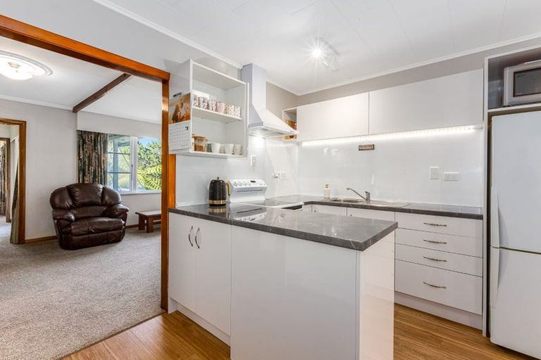 Photo of property in 43 Moores Valley Road, Wainuiomata, Lower Hutt, 5014