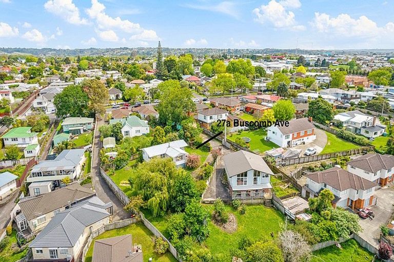 Photo of property in 27a Buscomb Avenue, Henderson, Auckland, 0610