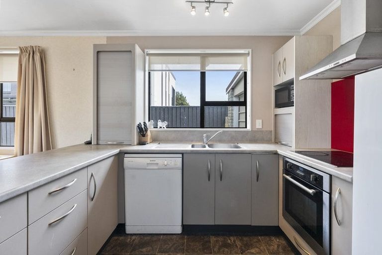 Photo of property in 5b Clemow Road, Fitzroy, New Plymouth, 4312