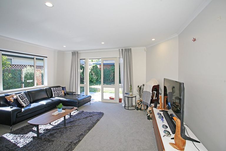 Photo of property in 408a Memorial Avenue, Burnside, Christchurch, 8053