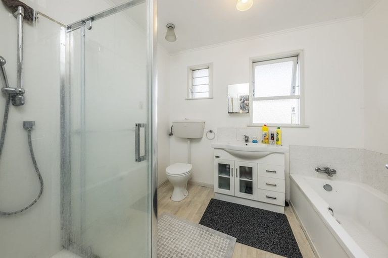 Photo of property in 21 Gainsborough Street, Manurewa, Auckland, 2102