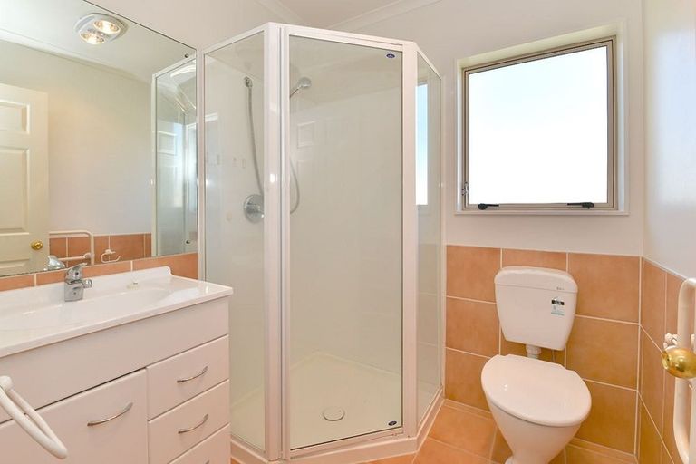 Photo of property in 11 Ambassador Glade, Orewa, 0931