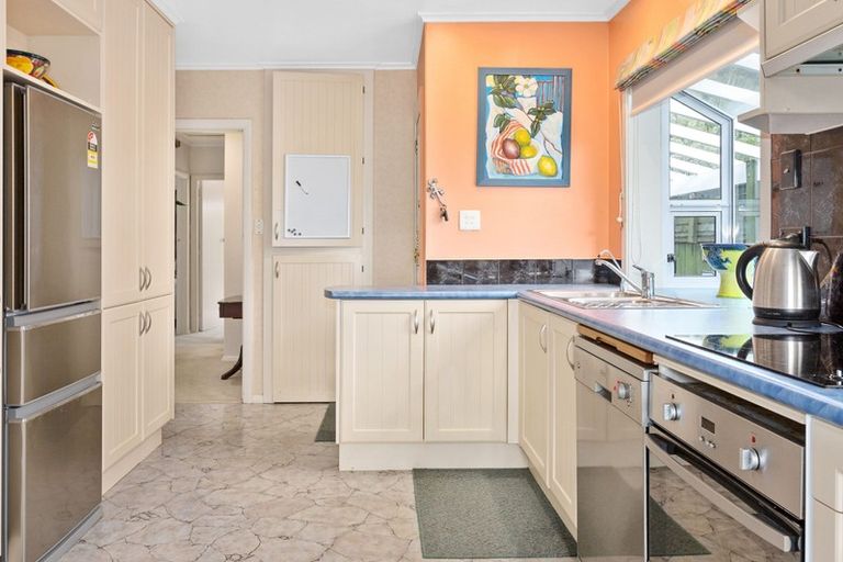 Photo of property in 93 Ruahine Street, Paraparaumu, 5032