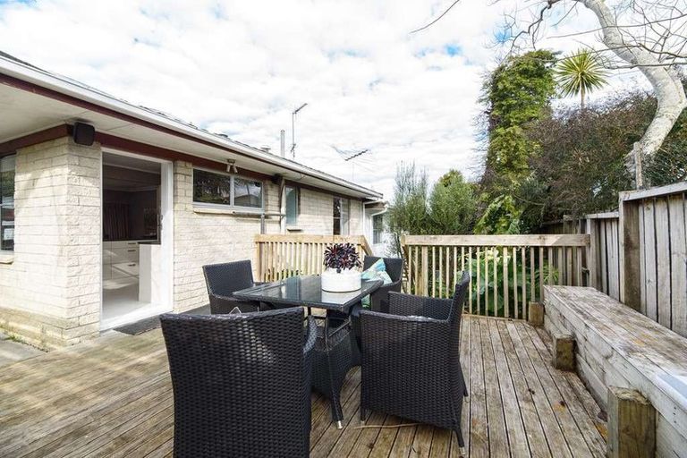 Photo of property in 2a/123 Hutchinsons Road, Bucklands Beach, Auckland, 2014