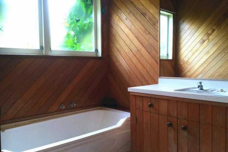 Photo of property in 2/5 Gull Lane, Mairangi Bay, Auckland, 0630