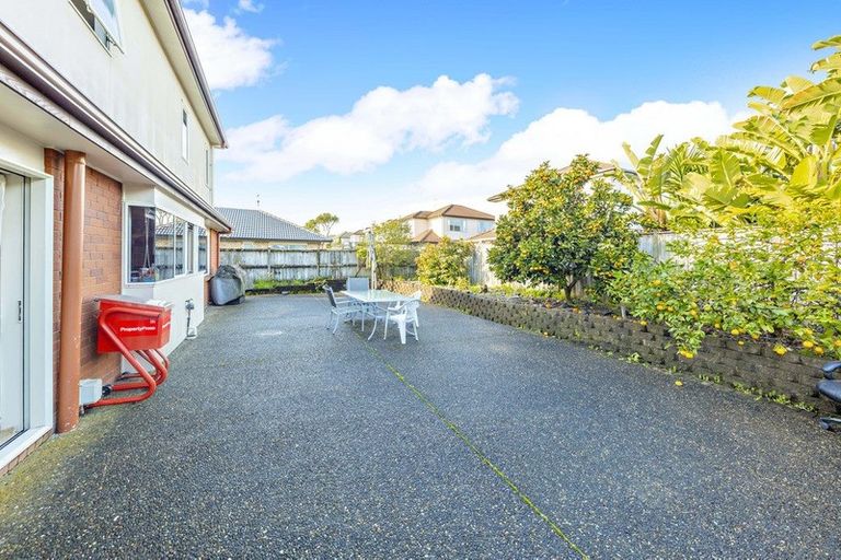 Photo of property in 42 Thornbury Crescent, East Tamaki Heights, Auckland, 2016
