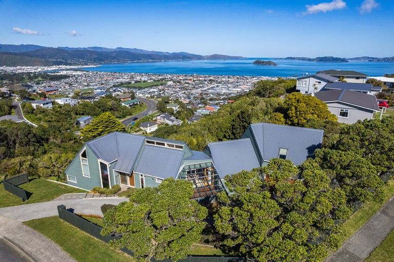Photo of property in 1 Maple Grove, Maungaraki, Lower Hutt, 5010
