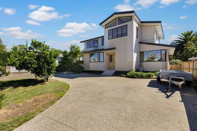 Photo of property in 26 Trelawn Place, Cockle Bay, Auckland, 2014