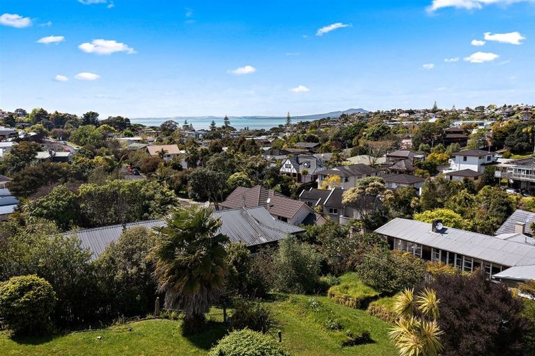 Photo of property in 14 Hythe Terrace, Mairangi Bay, Auckland, 0630