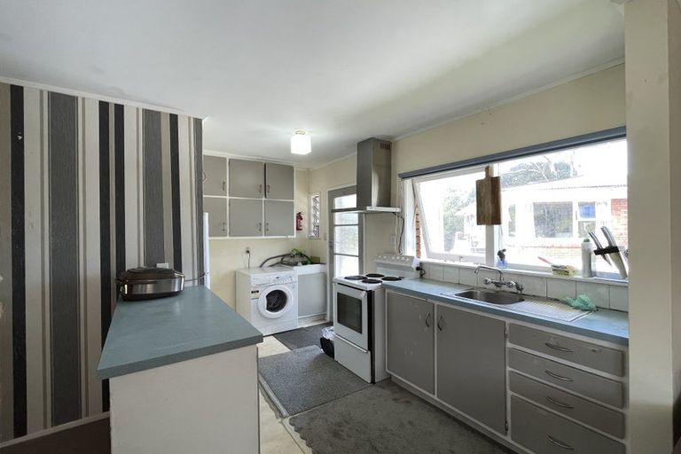 Photo of property in 1/53 Ayton Drive, Totara Vale, Auckland, 0629