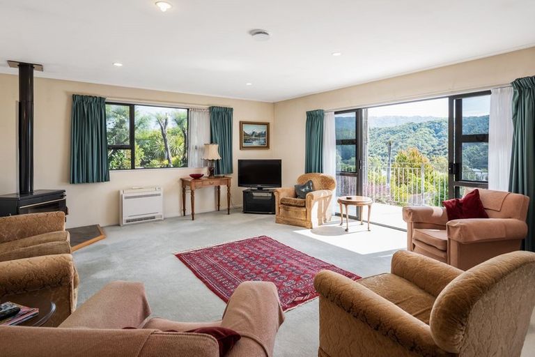 Photo of property in 97 Milton Terrace, Picton, 7220