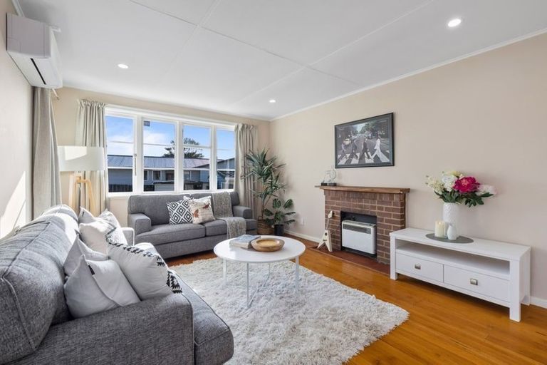 Photo of property in 35 Philomel Crescent, Bayswater, Auckland, 0622