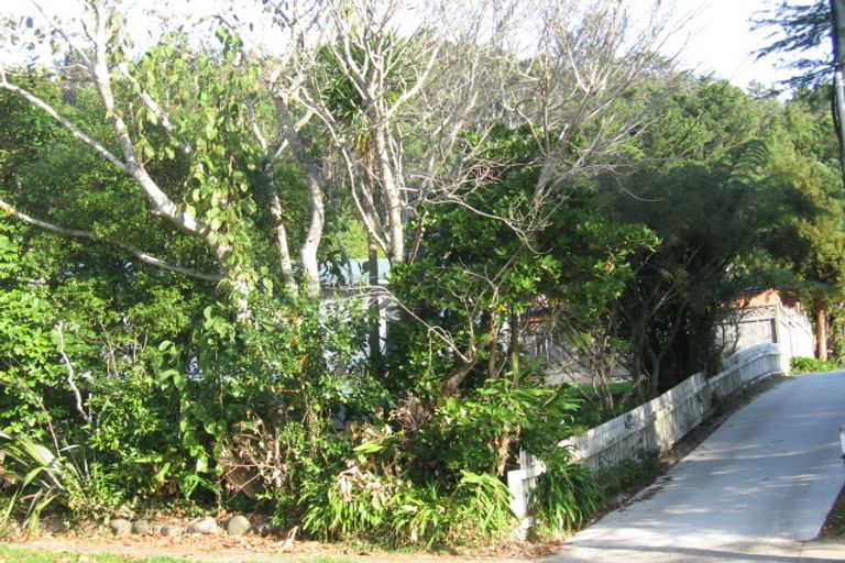 Photo of property in 100 Kamahi Street, Stokes Valley, Lower Hutt, 5019