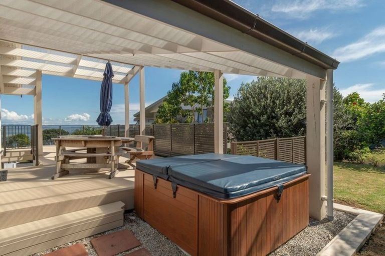 Photo of property in 11 Kaharoa Avenue, Omokoroa, 3114