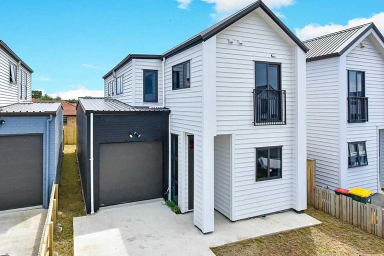 Photo of property in 10 Tapuwae Way, Mangere Bridge, Auckland, 2022
